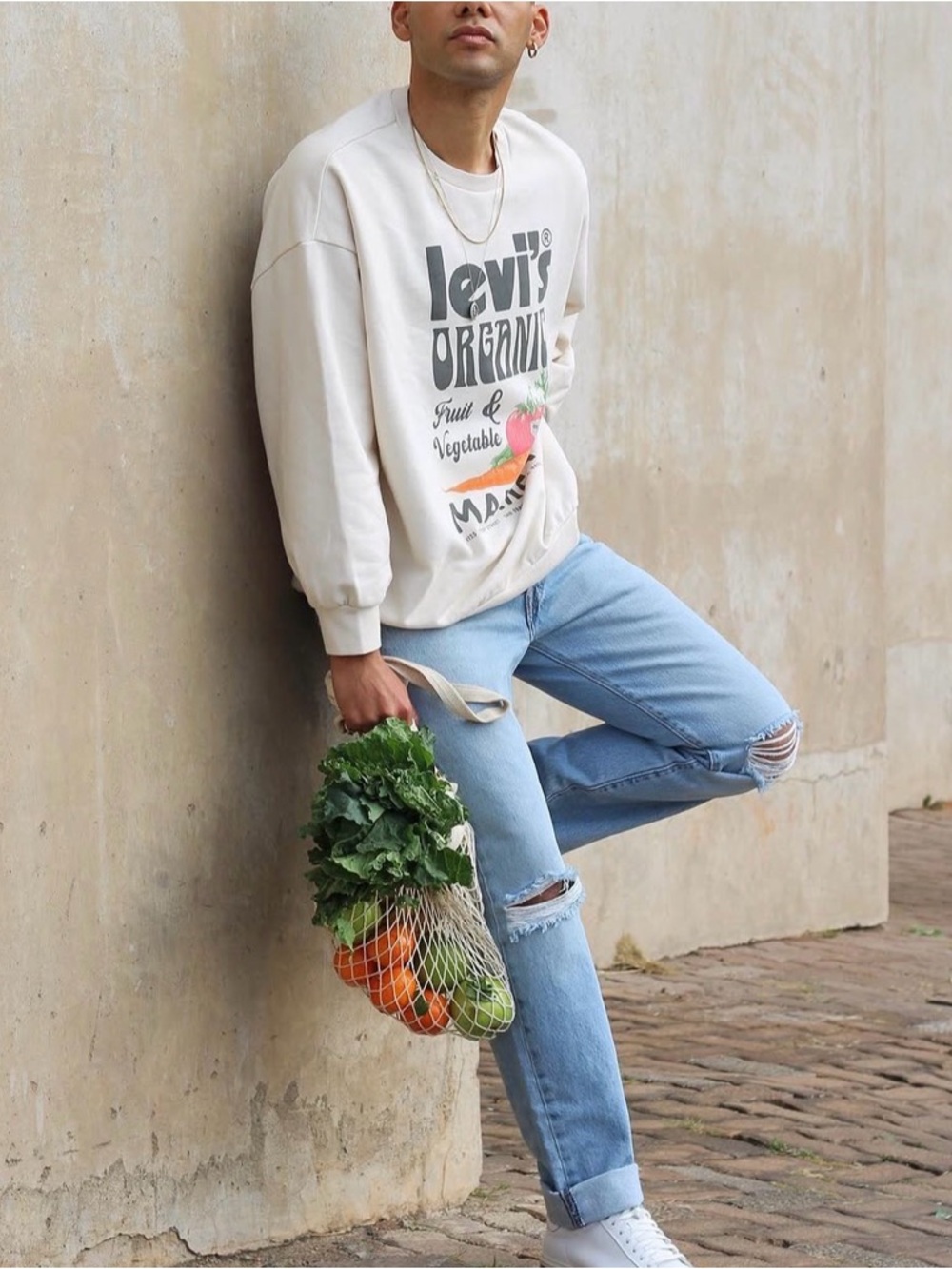 Levi's Cream Graphic Crewneck Sweatshirt Organic Fruit & Veg Market - Picture 2 of 3